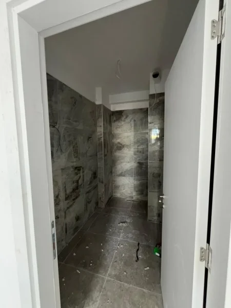 Tirane, shitet apartament 2+1 Kati 1, 120 m² 120.000 € (Rruga Gryka e Kaçanikut, Univers City)