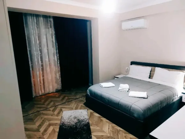 Tirane, jepet me qera apartament 2+1+Aneks+Ballkon Kati 1, 200 m² 900 € (Kopshti Zoologjik)