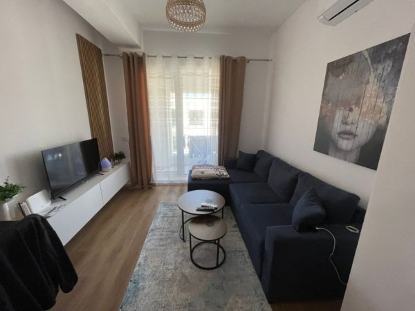 Tirane, jepet me qera apartament 1+1+Ballkon Kati 6, 60 m² 400 € (Ali Demi)