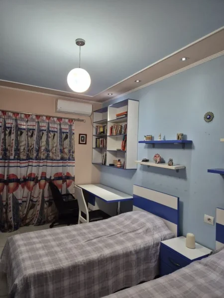 Tirane, jepet me qera apartament 1+1 Kati 1, 70 m² 500 € (Prane Muzeut shkencor Ali Dem)