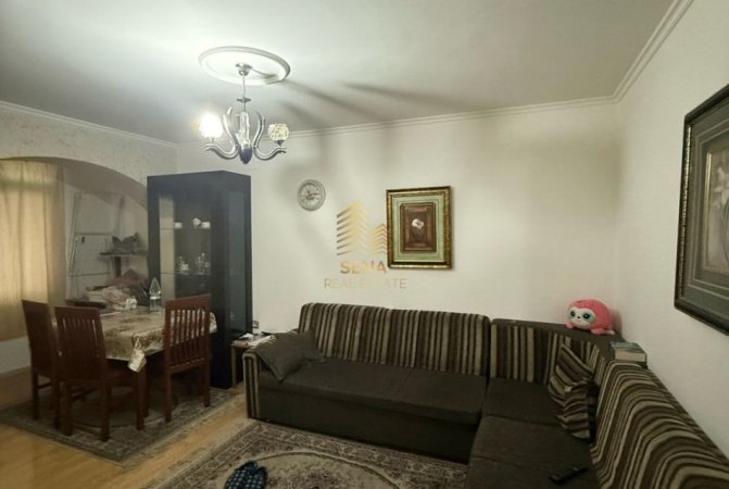 Tirane, jepet me qera apartament 3+1 Kati 2, 90 m² 400 € (Rruga Xhanfize Keko)