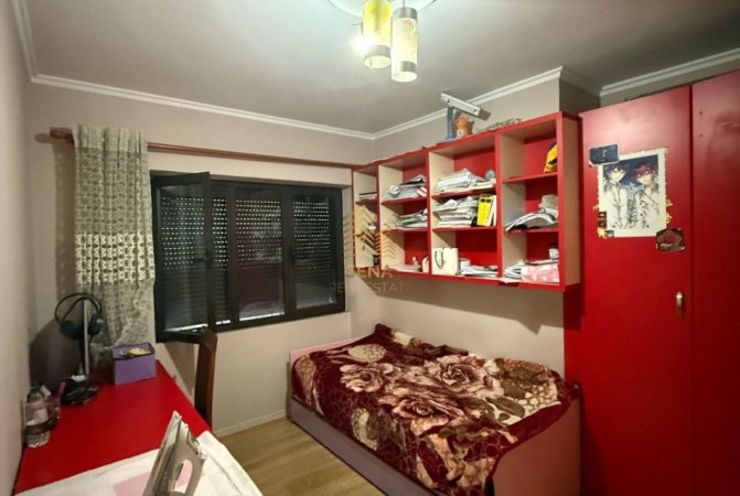 Tirane, jepet me qera apartament 3+1 Kati 2, 90 m² 400 € (Rruga Xhanfize Keko)