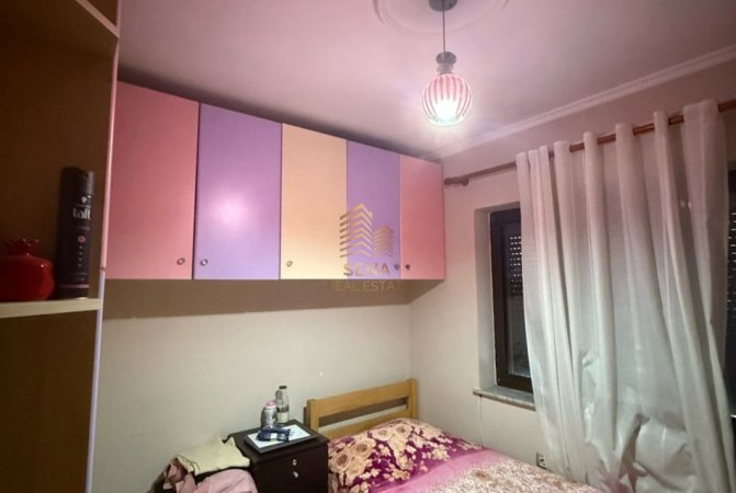 Tirane, jepet me qera apartament 3+1 Kati 2, 90 m² 400 € (Rruga Xhanfize Keko)