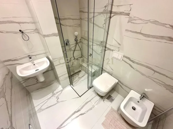 Tirane, jap me qera apartament 2+1+2 , 115 m² 800 € (Liqeni i Thatë)