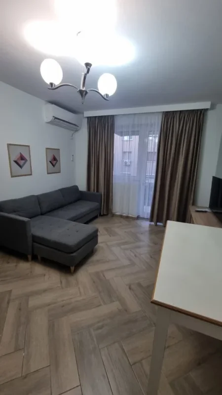 Tirane, jap me qera apartament 1+1 Kati 3, 90 m² 500 € (Rruga Bardhyl)
