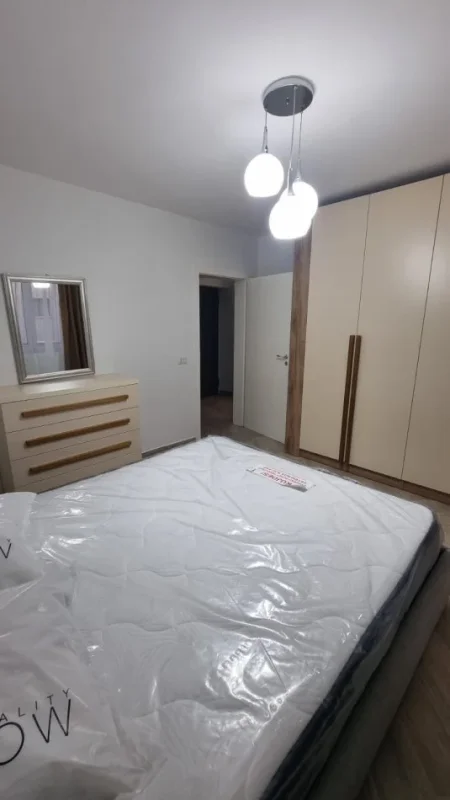 Tirane, jap me qera apartament 1+1 Kati 3, 90 m² 500 € (Rruga Bardhyl)