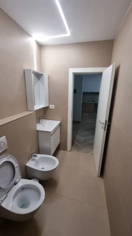 Tirane, jap me qera apartament 1+1 Kati 3, 90 m² 500 € (Rruga Bardhyl)