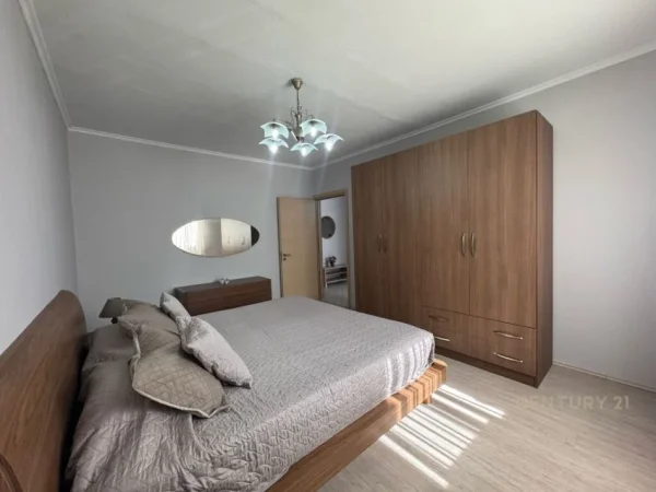 Tirane, shitet apartament Kati 1, 73 m² 