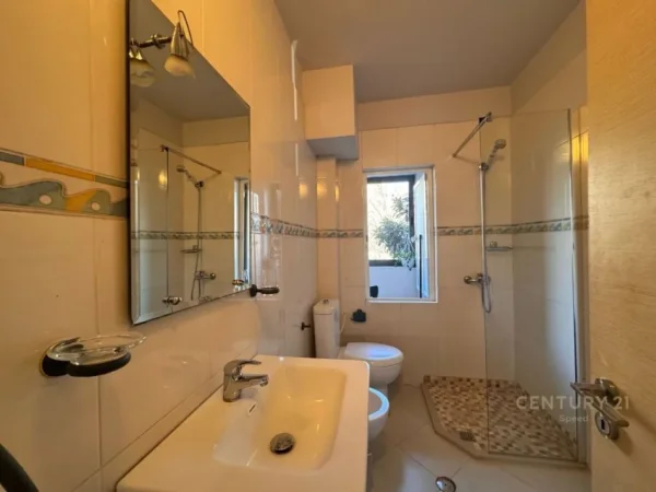 Tirane, shitet apartament Kati 1, 73 m² 