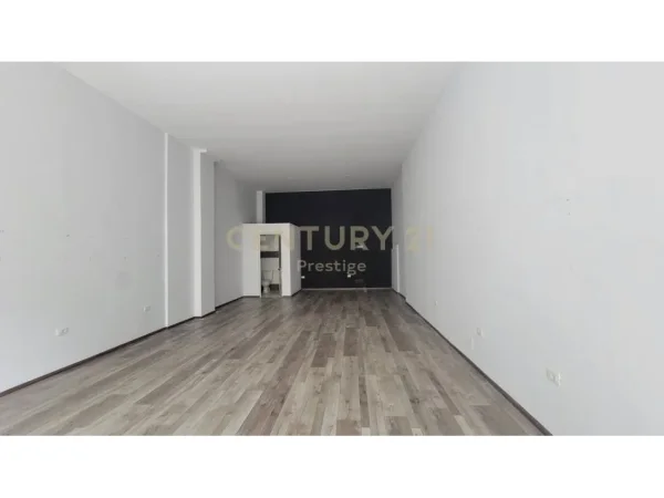 Tirane, jepet me qera ambjent biznesi Kati 0, 64 m² 360 € (Yzberish)
