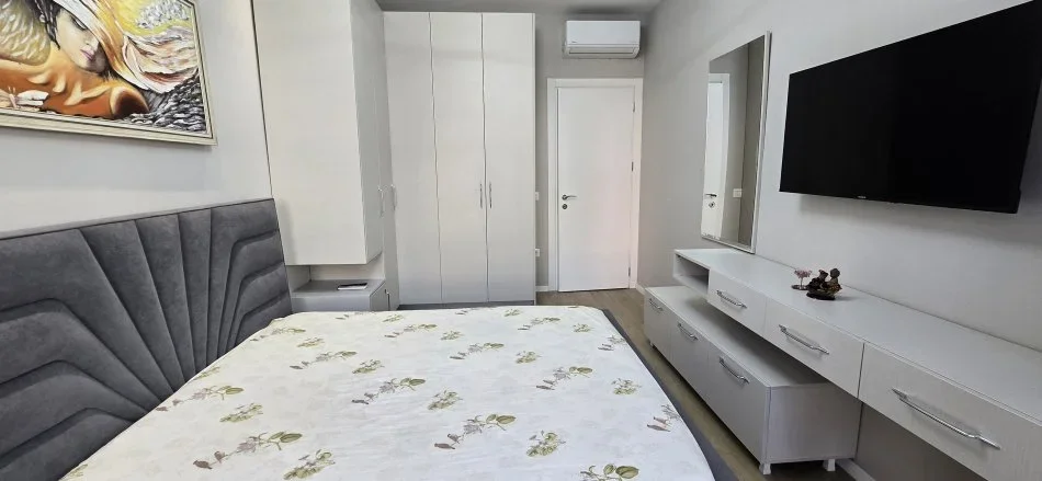 Tirane, jepet me qera apartament 1+1 , 65 m² 850 € (Komuna e Parisit)