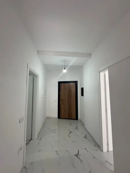 Tirane, jepet me qera apartament 2+1+Ballkon Kati 4, 100 m² 500 € (Astir)