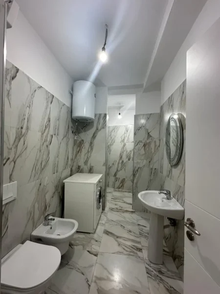 Tirane, jepet me qera apartament 2+1+Ballkon Kati 4, 100 m² 500 € (Astir)