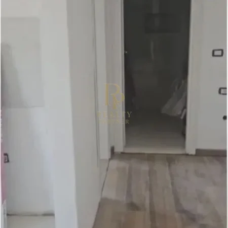 Shqiperi, shitet apartament 1+1+Ballkon Kati 3, 49 m² 75.000 € (Selite)