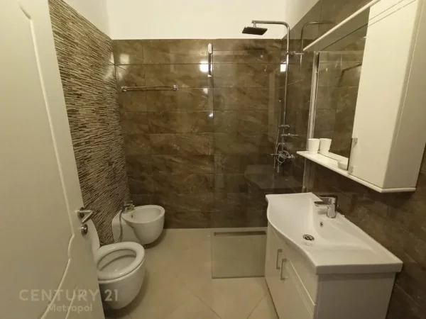 Tirane, shes apartament 1+1 , 73 m² 135.000 € (Rruga e Kavajës)