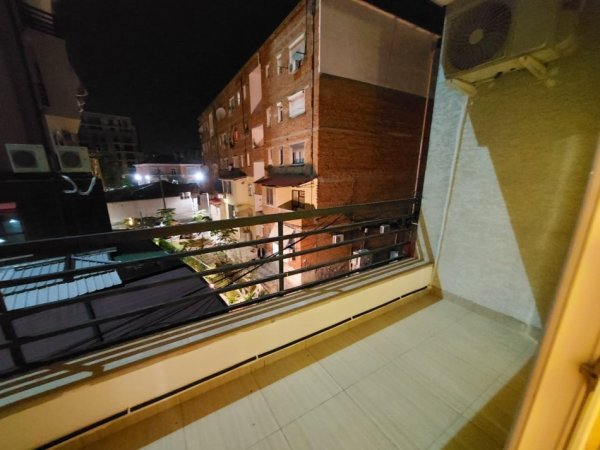 Tirane, jepet me qera apartament 2+1+Ballkon Kati 2, 90 m² 700 € (9Kateshet prane Burger King)