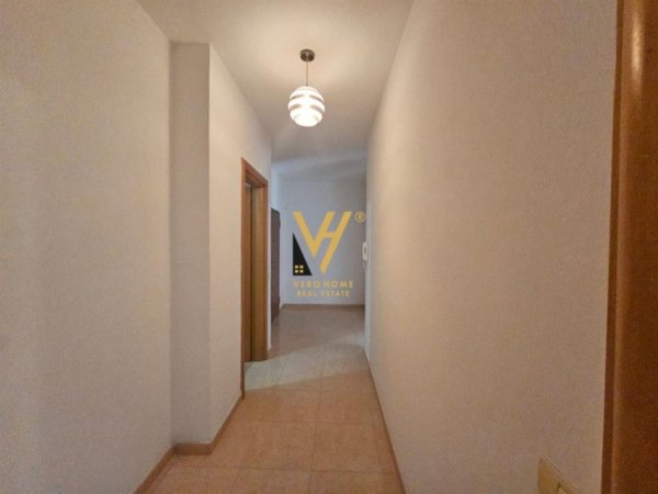 Tirane, jepet me qera apartament 2+1+Ballkon Kati 7, 100 m² 500 € (FABRIKA E MIELLIT)