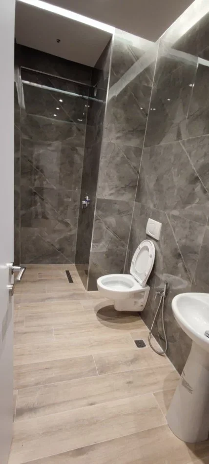 Tirane, jepet me qera zyre Kati 2, 120 m² 1.300 € (Komuna e Parisit)