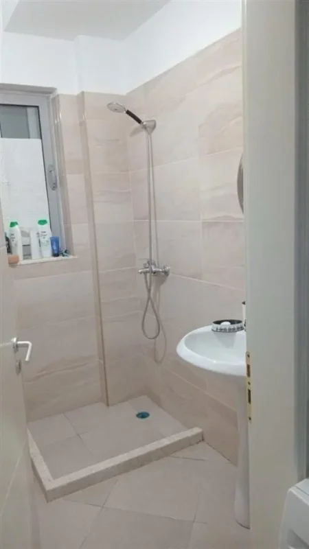 Tirane, shitet apartament 1+1+Ballkon Kati 5, 74 m² 95.000 € (FRESK)