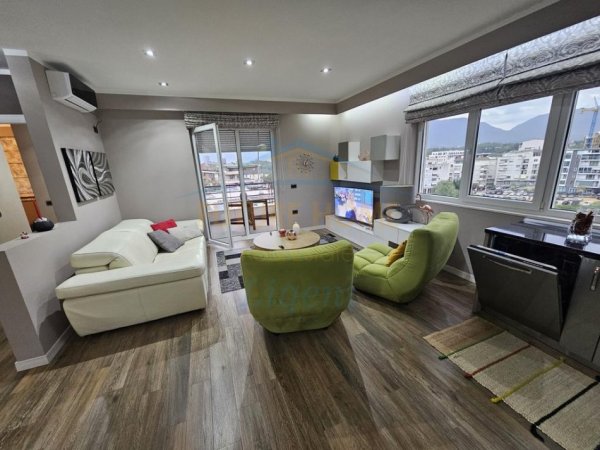Tirane, jepet me qera apartament 3+1 Kati 2, 134 m² 1.300 € (Liqeni i Thate)