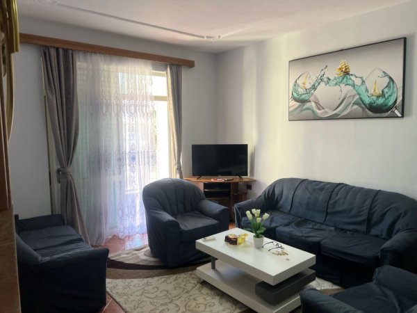 Durres, jepet me qera apartament 2+1 , 100 m² 450 € (Rruga Pavaresia)