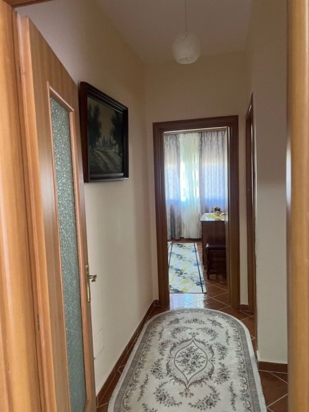 Durres, jepet me qera apartament 2+1 , 100 m² 450 € (Rruga Pavaresia)