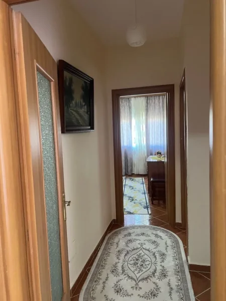 Durres, jepet me qera apartament 2+1 , 100 m² 450 € (Rruga Pavaresia)