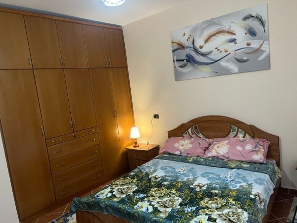 Durres, jepet me qera apartament 2+1 , 100 m² 450 € (Rruga Pavaresia)