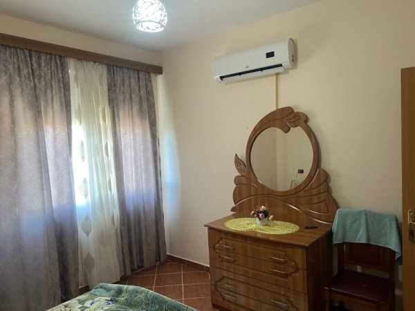 Durres, jepet me qera apartament 2+1 , 100 m² 450 € (Rruga Pavaresia)
