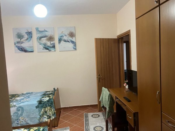 Durres, jepet me qera apartament 2+1 , 100 m² 450 € (Rruga Pavaresia)