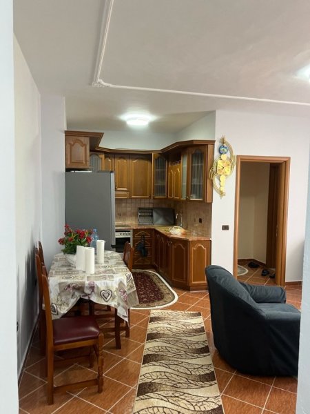 Durres, jepet me qera apartament 2+1 , 100 m² 450 € (Rruga Pavaresia)