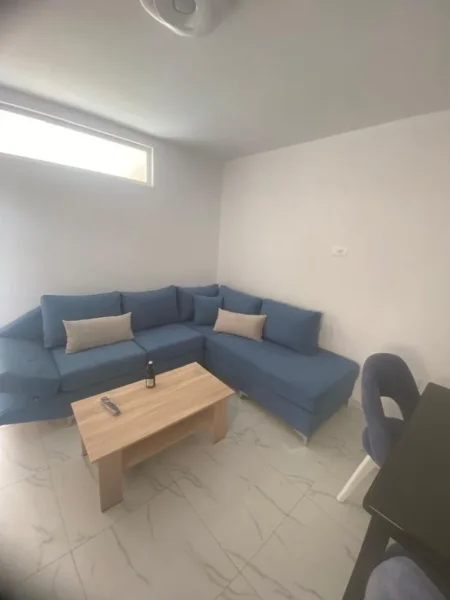 Tirane, jepet me qera shtepi 1+1 Kati 4, 70 m² 450 € ( Jepet me Qera Super Hyrja 1+1 në Don Bosko!)