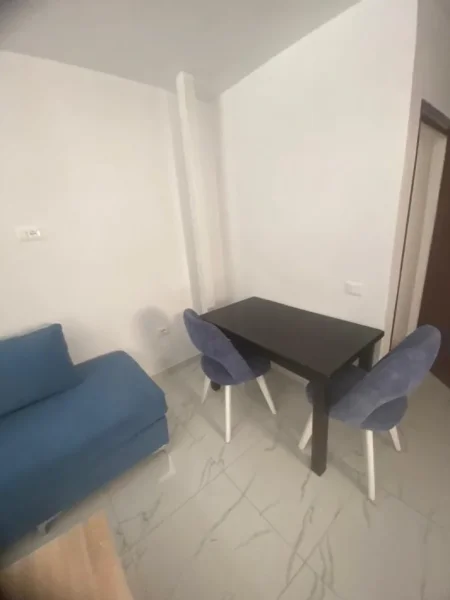 Tirane, jepet me qera shtepi 1+1 Kati 4, 70 m² 450 € ( Jepet me Qera Super Hyrja 1+1 në Don Bosko!)