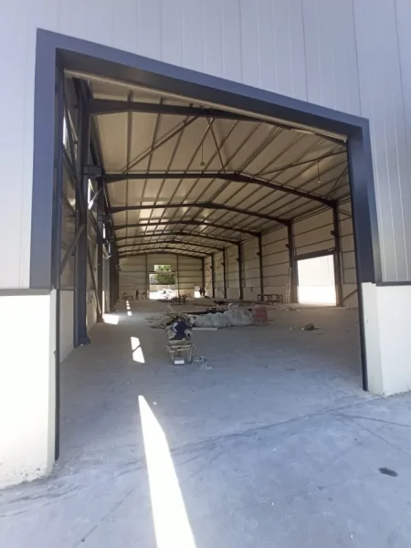 Tirane, jepet me qera magazine Kati 0, 770 m² 4.500 € (Autostrada Tirane-Durres)