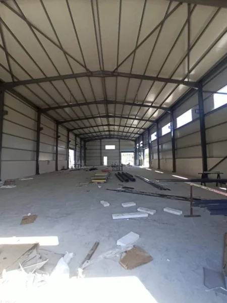 Tirane, jepet me qera magazine Kati 0, 770 m² 4.500 € (Autostrada Tirane-Durres)