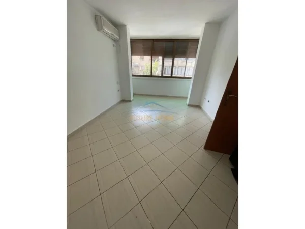 Shitet, Apartament 1+1, Rruga e Dibres
