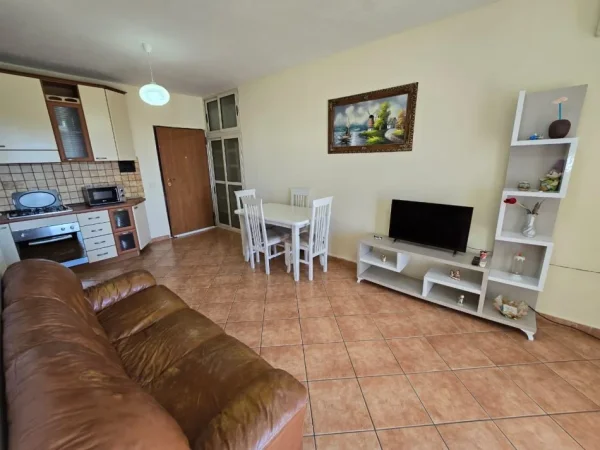 Durrës, jepet me qera apartament 1+1+Ballkon Kati 6, 70 m² 350 € (prane hotel Florida, lagjia 13)