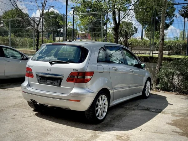 Tirane, shes makine BENZ B 200 CDI AUTOMAT Nafte, gri metalizato automatik Klima 195.000 km 4.790 €
