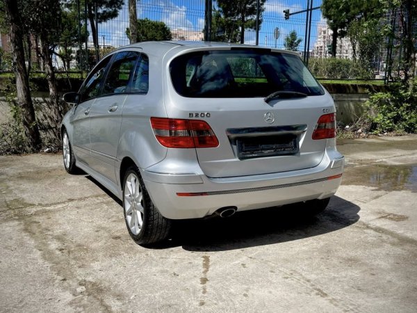 Tirane, shes makine BENZ B 200 CDI AUTOMAT Nafte, gri metalizato automatik Klima 195.000 km 4.790 €