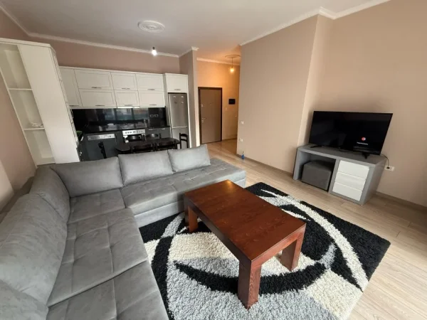 Tirane, jepet me qera apartament 1+1+Ballkon Kati 4, 80 m² 500 € (Kopshti Zologjik)