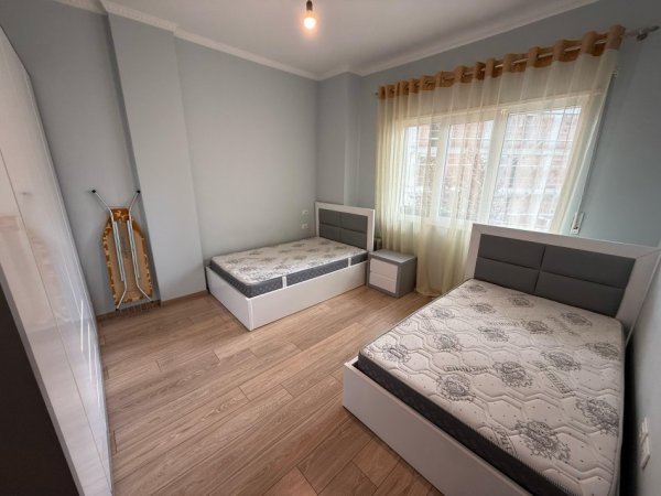 Tirane, jepet me qera apartament 1+1+Ballkon Kati 4, 80 m² 500 € (Kopshti Zologjik)