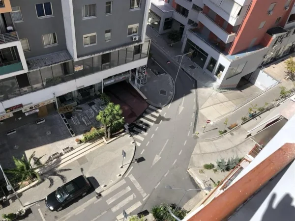 Tirane, jepet me qera apartament 1+1+Ballkon Kati 7, 65 m² 450 € (ASTIR)
