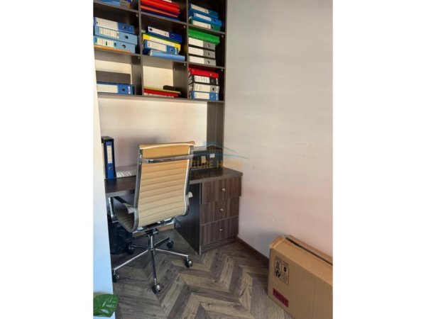 Tirane, jepet me qera ambjent biznesi Kati 7, 51 m² 600 € (RRUGA E KAVAJES)