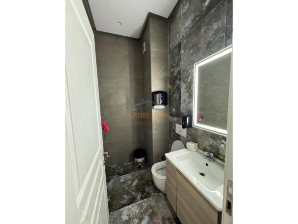 Tirane, jepet me qera ambjent biznesi Kati 7, 51 m² 600 € (RRUGA E KAVAJES)