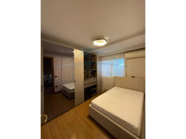 Tirane, shitet apartament 3+1+Ballkon Kati 3, 157 m² 339.900 € (Ish Ekspozita, Rruga Nikolla Jorga)