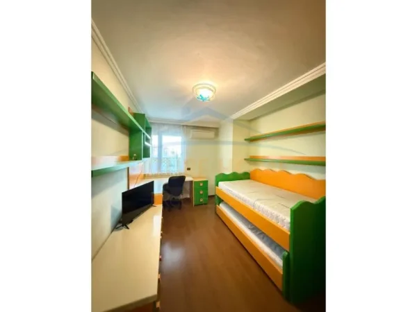 Tirane, shitet apartament 3+1+Ballkon Kati 3, 157 m² 339.900 € (Ish Ekspozita, Rruga Nikolla Jorga)