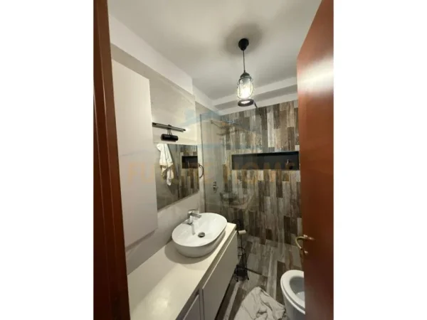 Tirane, shitet apartament 3+1+Ballkon Kati 3, 157 m² 339.900 € (Ish Ekspozita, Rruga Nikolla Jorga)