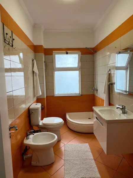 Tirane, shitet apartament 2+1+Ballkon , 92 m² 133.000 € (Atir tek Rrethi)