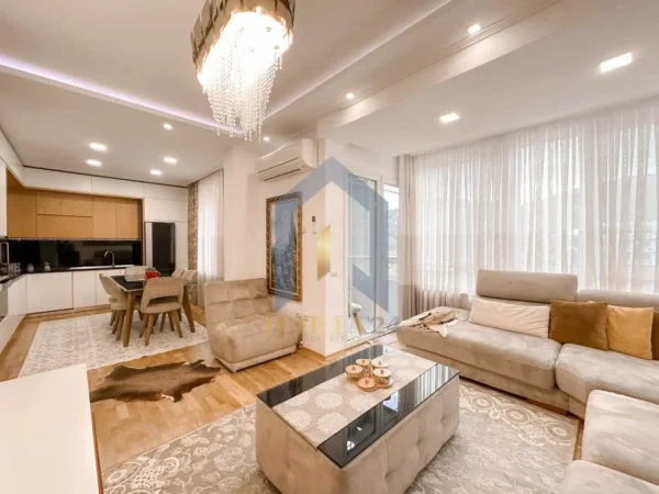 Tirane, shitet apartament 3+1+Ballkon Kati 3, 123 m² 250.000 € (Rruga Selita e Vjeter)