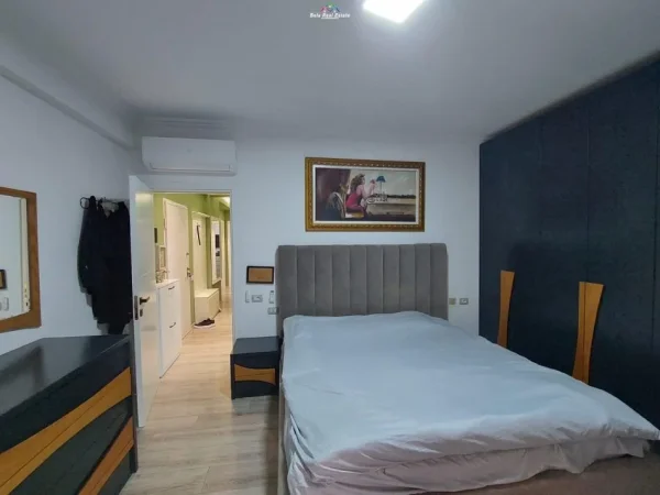 Tirane, jap me qera apartament 3+1 Kati 2, 125 m² 1.000 € (selvia)